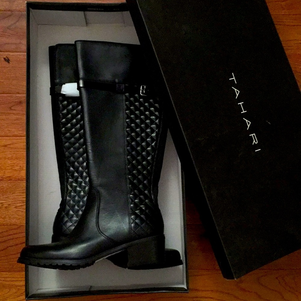 TAHARI Leather long boots, size 7.5